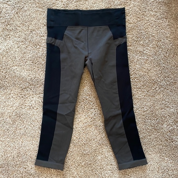 Black & Grey Under Armour Heatgear Compression Leggings for Weightlifting & Gym - Picture 1 of 3